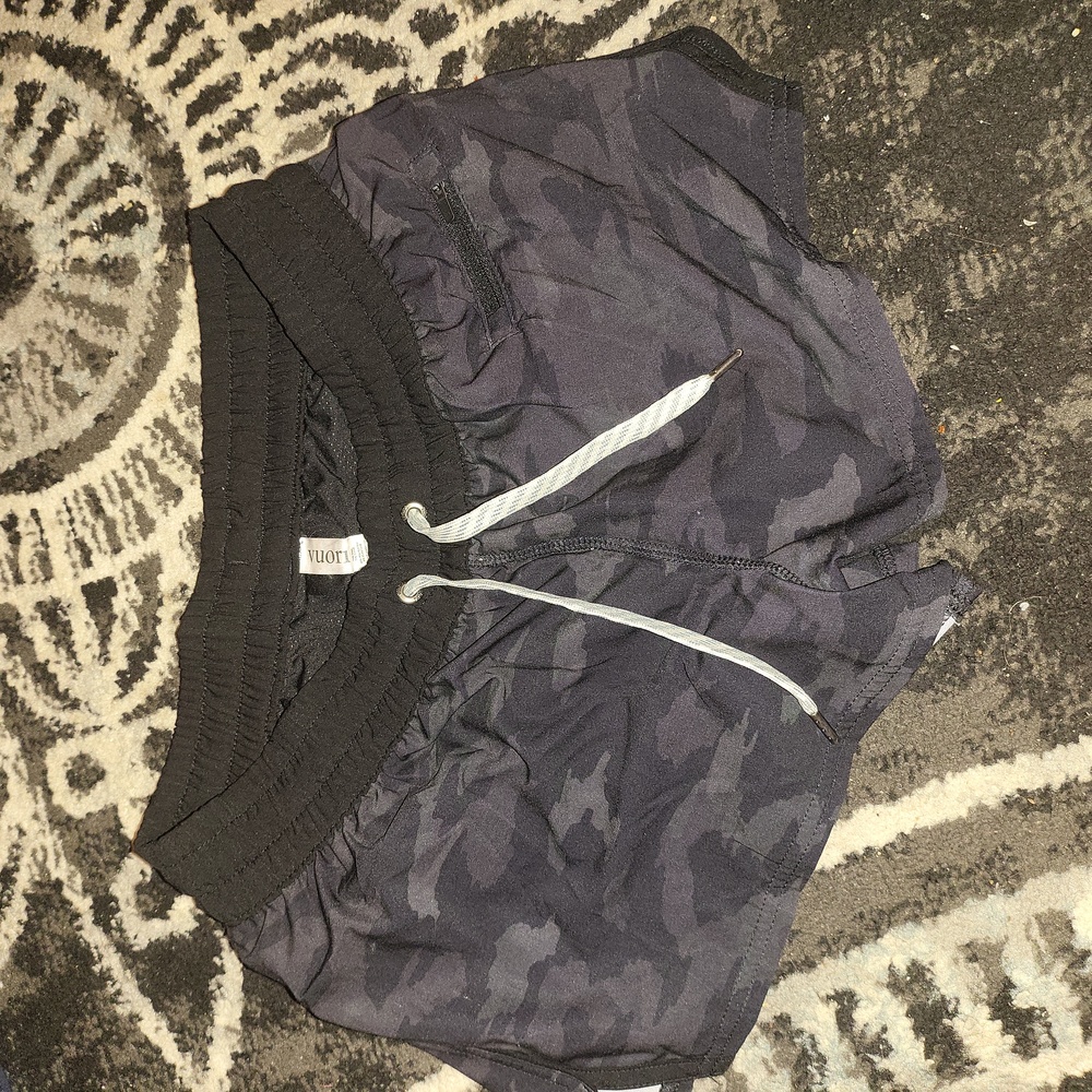 Like new vuori workout shorts ladies small
